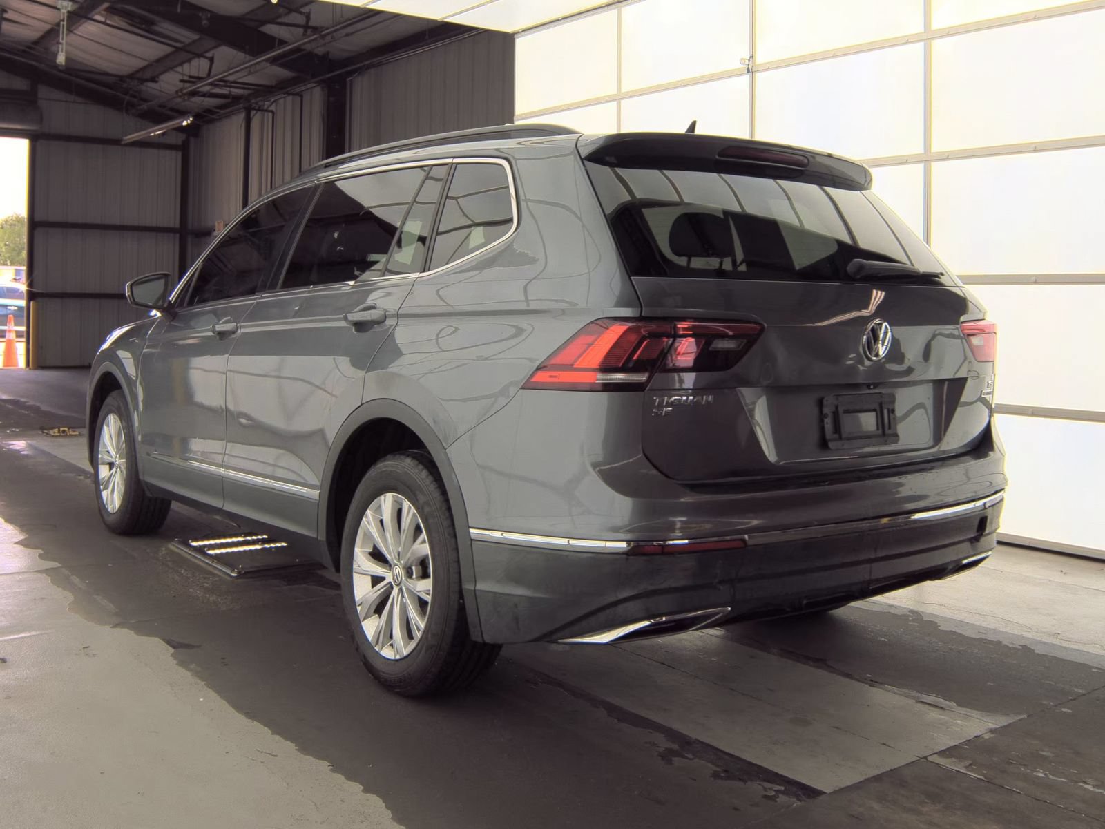 Used 2018 Volkswagen Tiguan SE AWD/4WD image 6