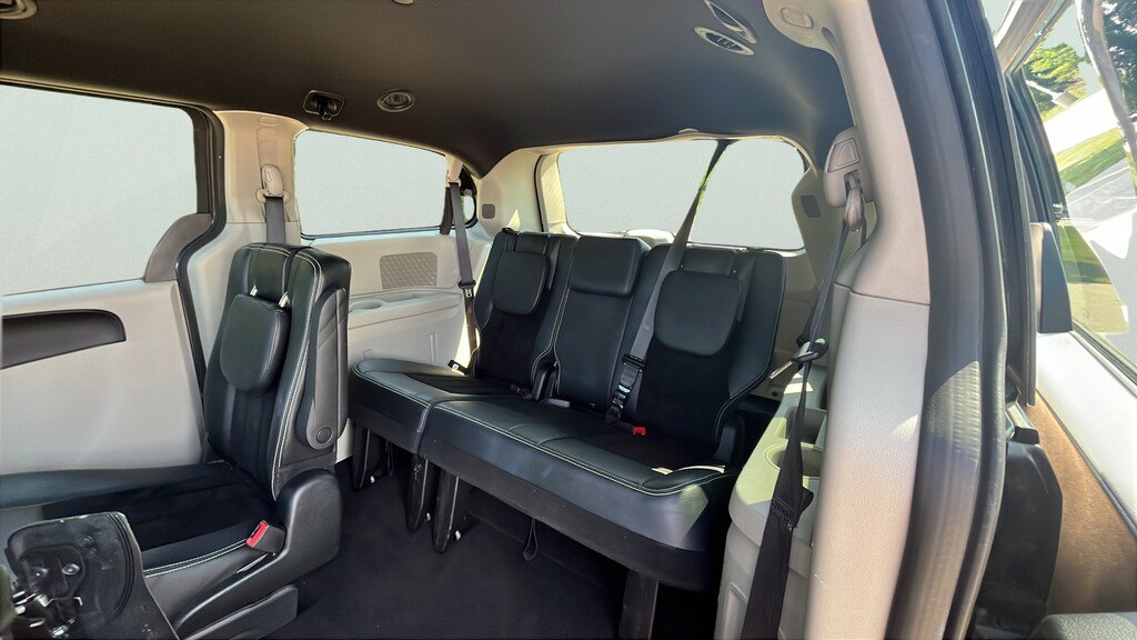 Used 2018 Dodge Grand Caravan SXT FWD image 17