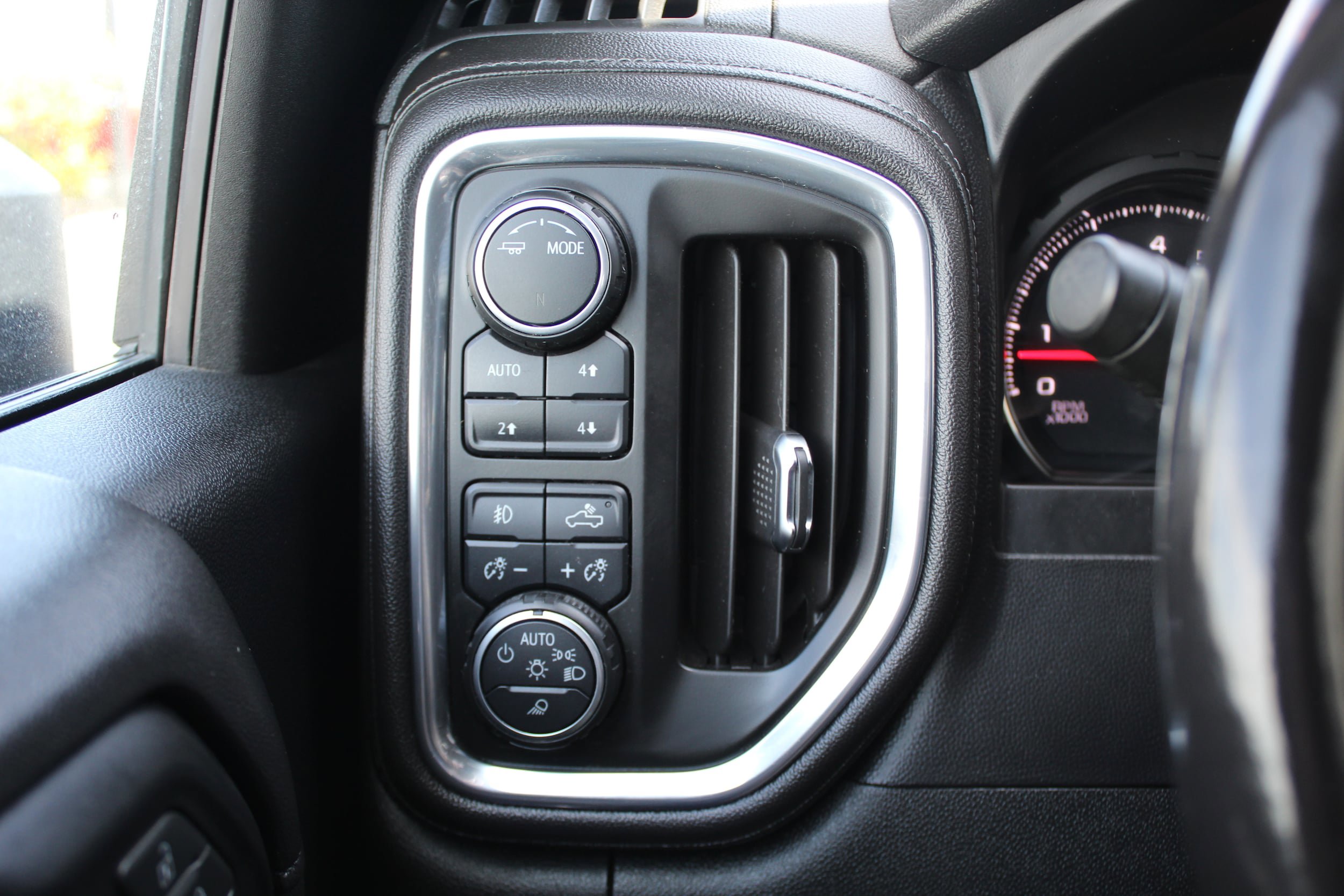 Used 2020 Chevrolet Silverado 2500 LT w/ True North Edition AWD/4WD image 26