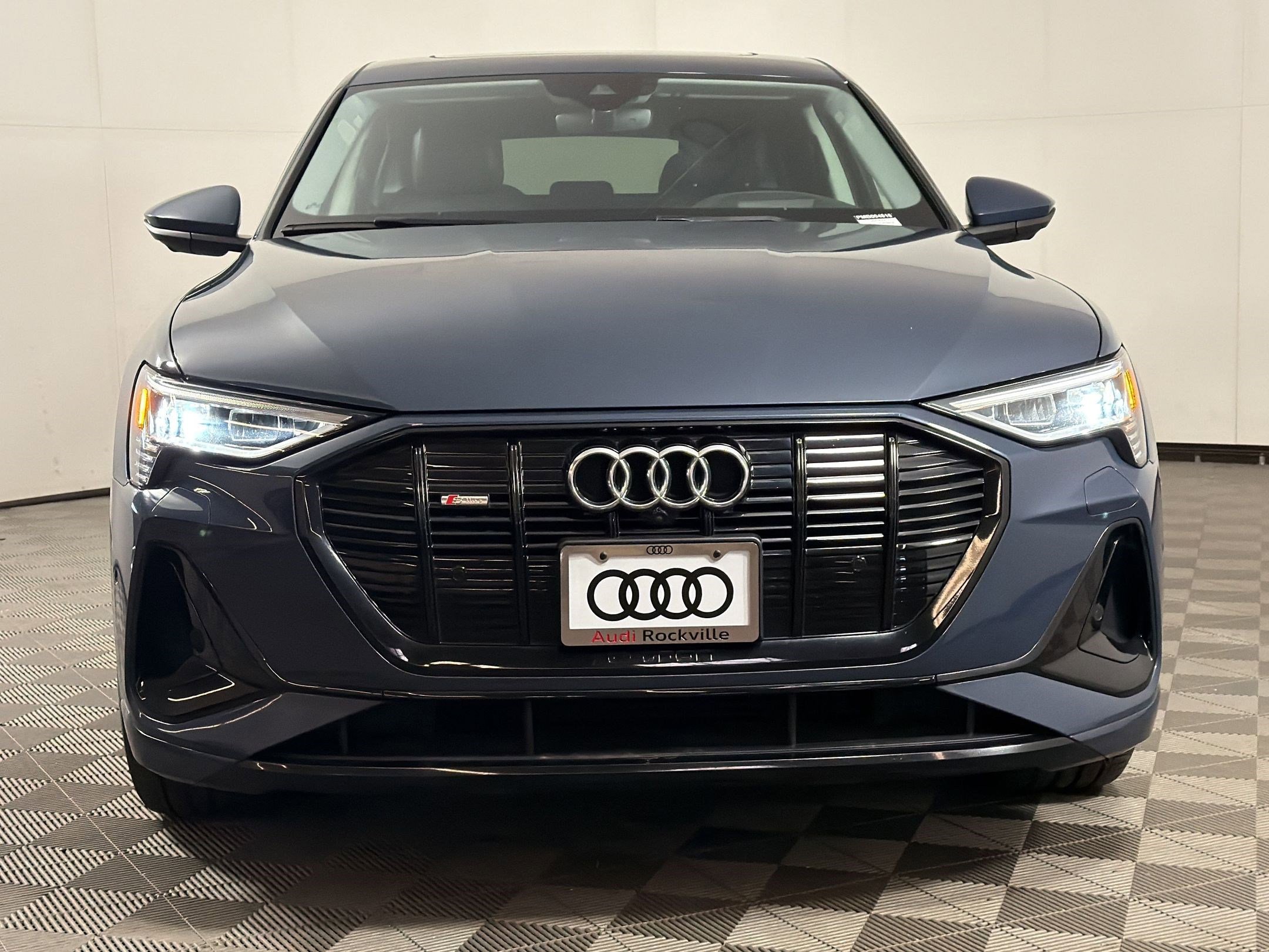 Used 2021 Audi e-tron Prestige w/ Prestige Package image 6