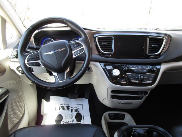 Used 2019 Chrysler Pacifica Touring-L Plus w/ Advanced Safetytec Group FWD image 15