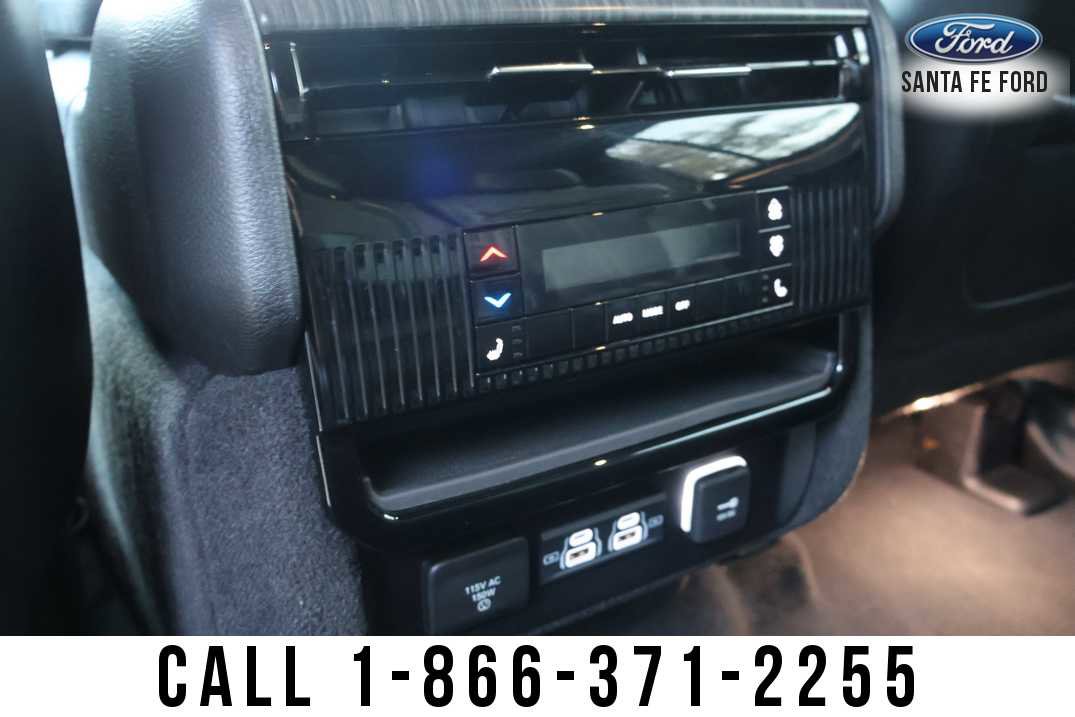 Used 2024 Jeep Wagoneer L Series II w/ Flexible Seating Group AWD/4WD image 16