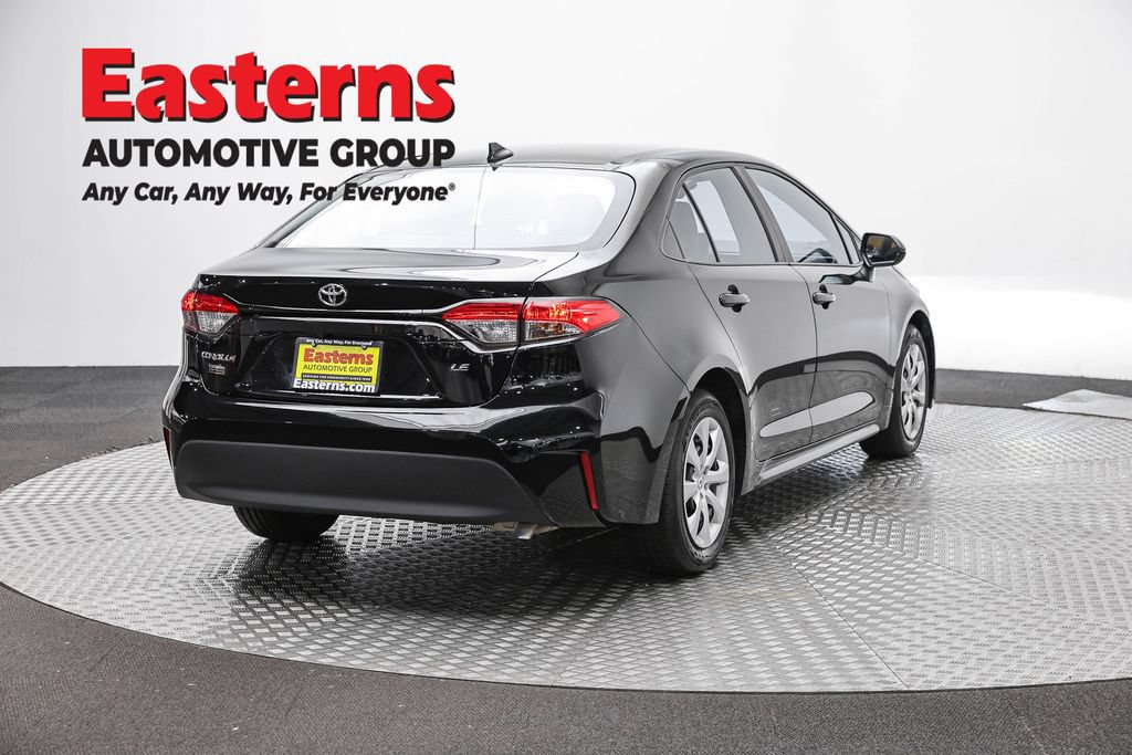 Used 2025 Toyota Corolla LE FWD image 5