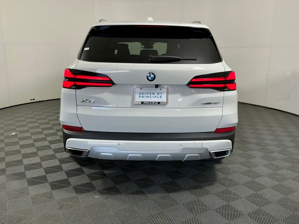 Certified 2024 BMW X5 sDrive40i w/ Premium Package RWD image 5