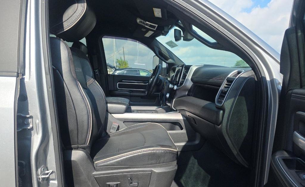 Used 2020 RAM 2500 Laramie w/ Night Edition AWD/4WD image 17