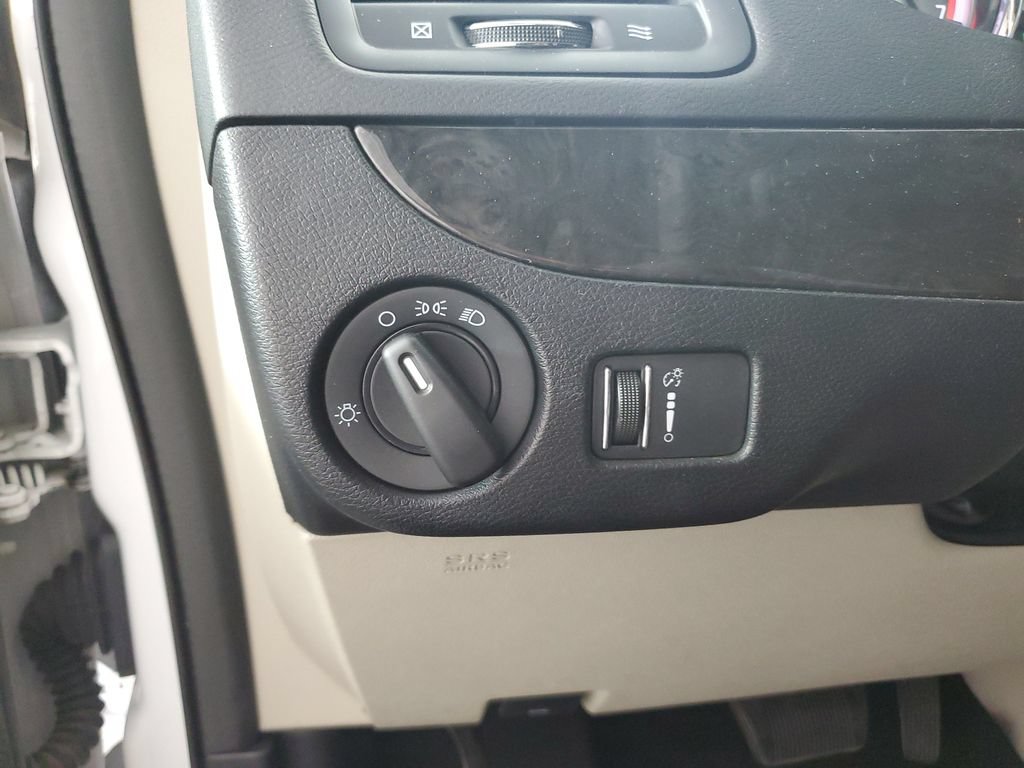 Used 2018 Dodge Grand Caravan SE w/ UConnect Hands-Free Group FWD image 25