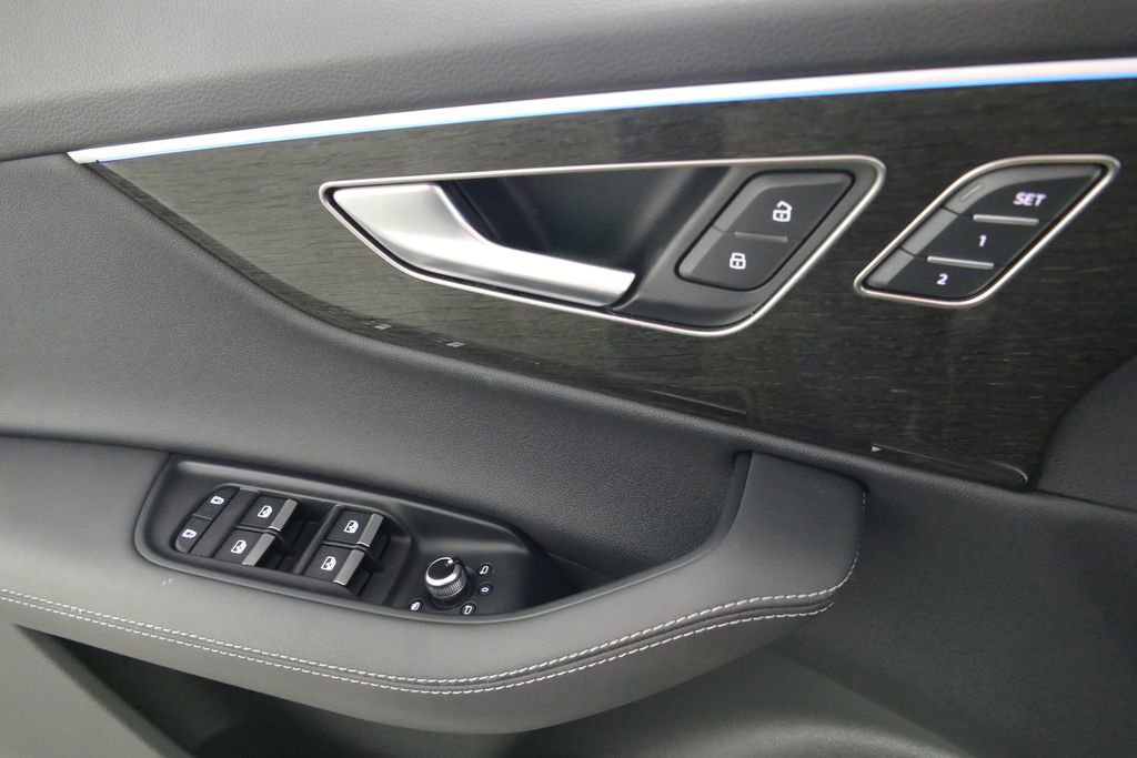 Used 2025 Audi Q7 3.0T Premium Plus image 23