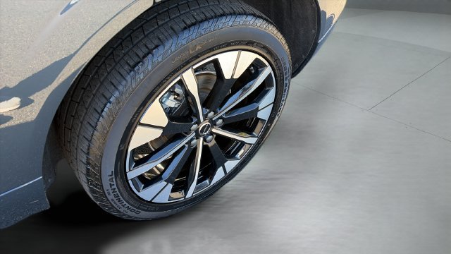 Certified 2026 Volvo XC60 B5 Plus AWD/4WD image 21