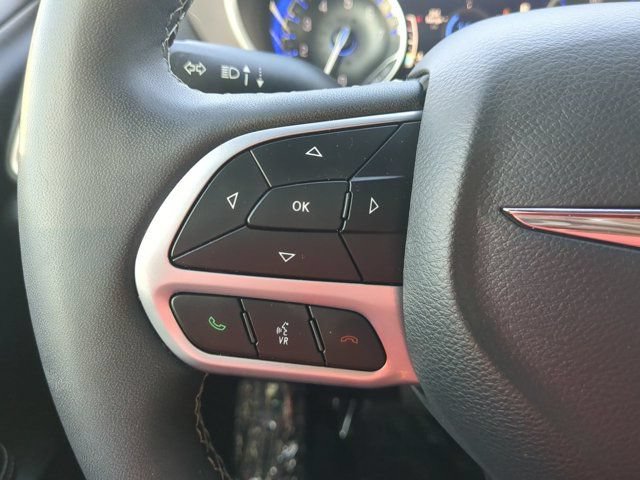 Used 2025 Chrysler Pacifica Select FWD image 23