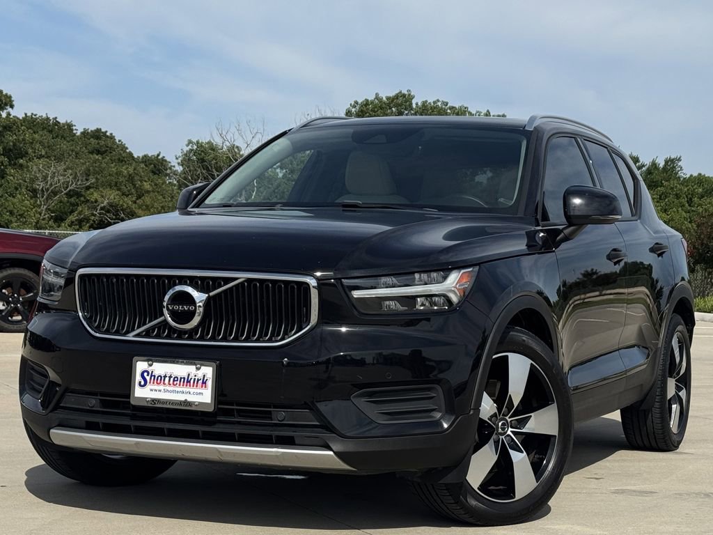 Used 2020 Volvo XC40 T5 Momentum w/ Protection Package Premier AWD/4WD image 2