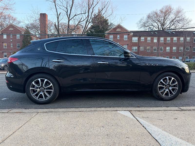 Used 2020 Maserati Levante image 6