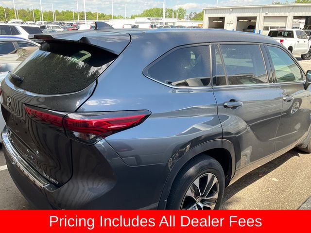 Used 2021 Toyota Highlander XLE AWD/4WD image 5