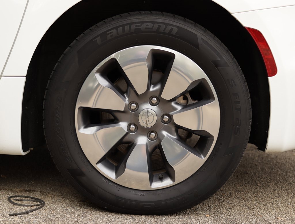 Used 2018 Chrysler Pacifica Limited w/ Advanced Safetytec Group image 46