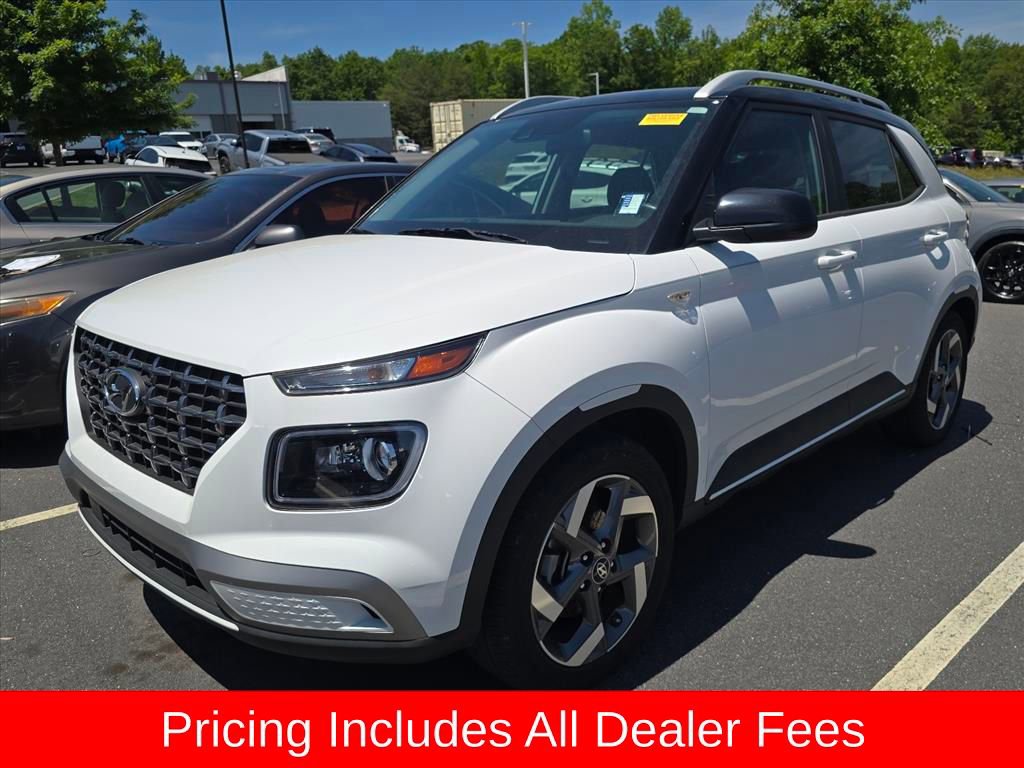 Used 2022 Hyundai Venue Limited FWD image 2