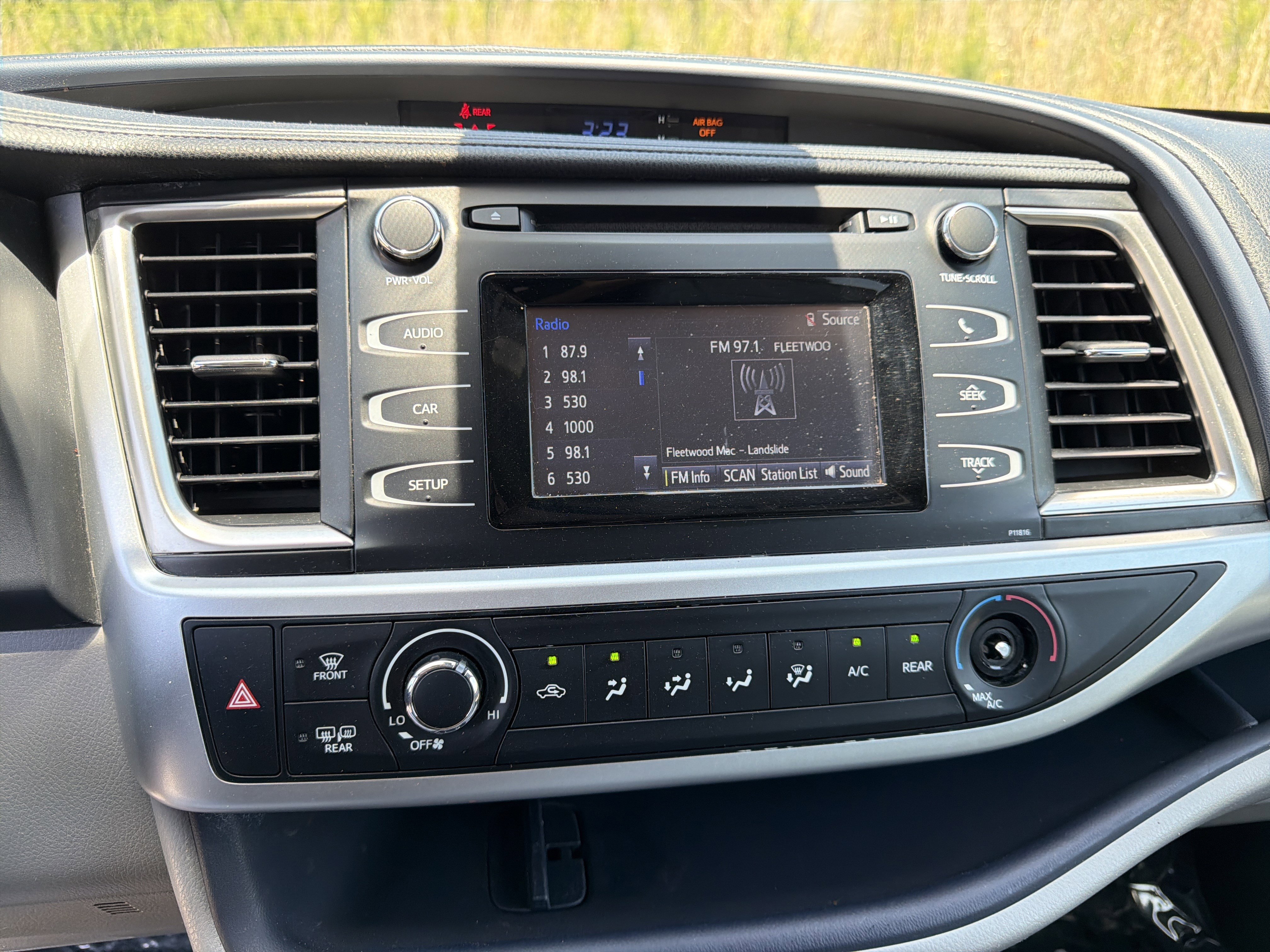 Used 2019 Toyota Highlander LE FWD image 27