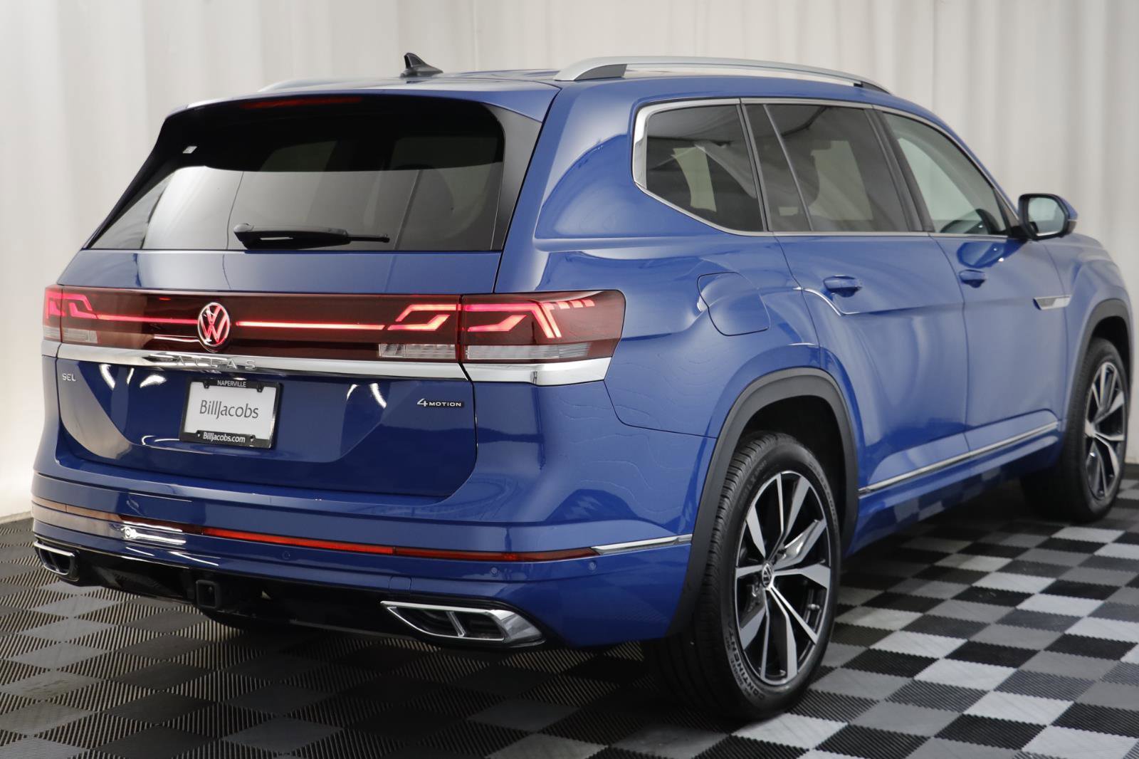 Used 2025 Volkswagen Atlas SEL Premium R-Line image 18