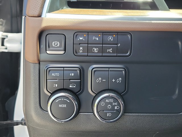 Used 2025 Chevrolet Tahoe High Country AWD/4WD image 27