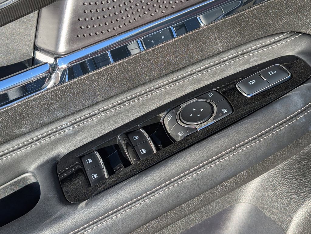 Used 2024 Lincoln Corsair AWD w/ Equipment Group 101A image 23