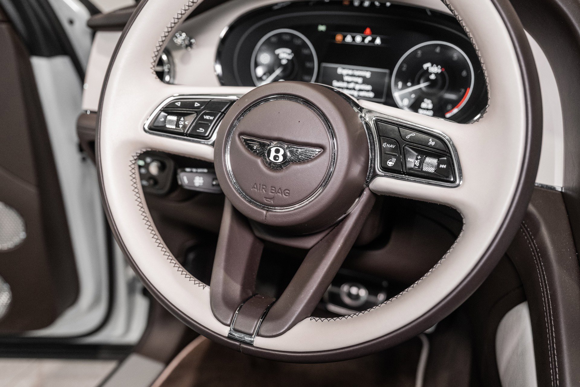 Used 2023 Bentley Bentayga image 50