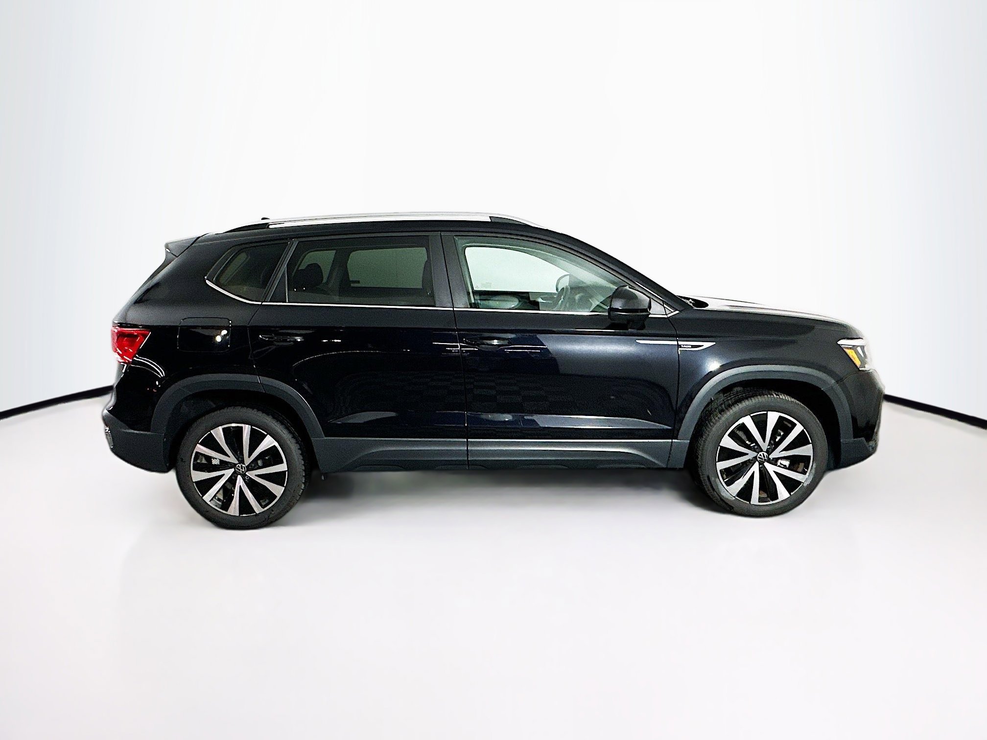 Used 2024 Volkswagen Taos SE image 10