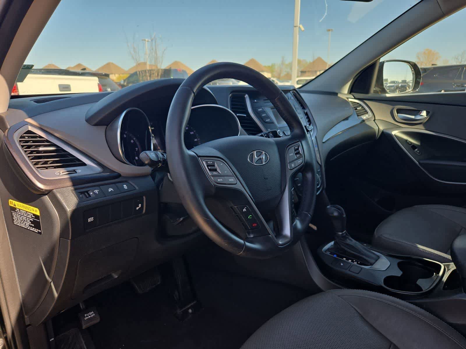 Used 2015 Hyundai Santa Fe GLS w/ Option Group 02 FWD image 2