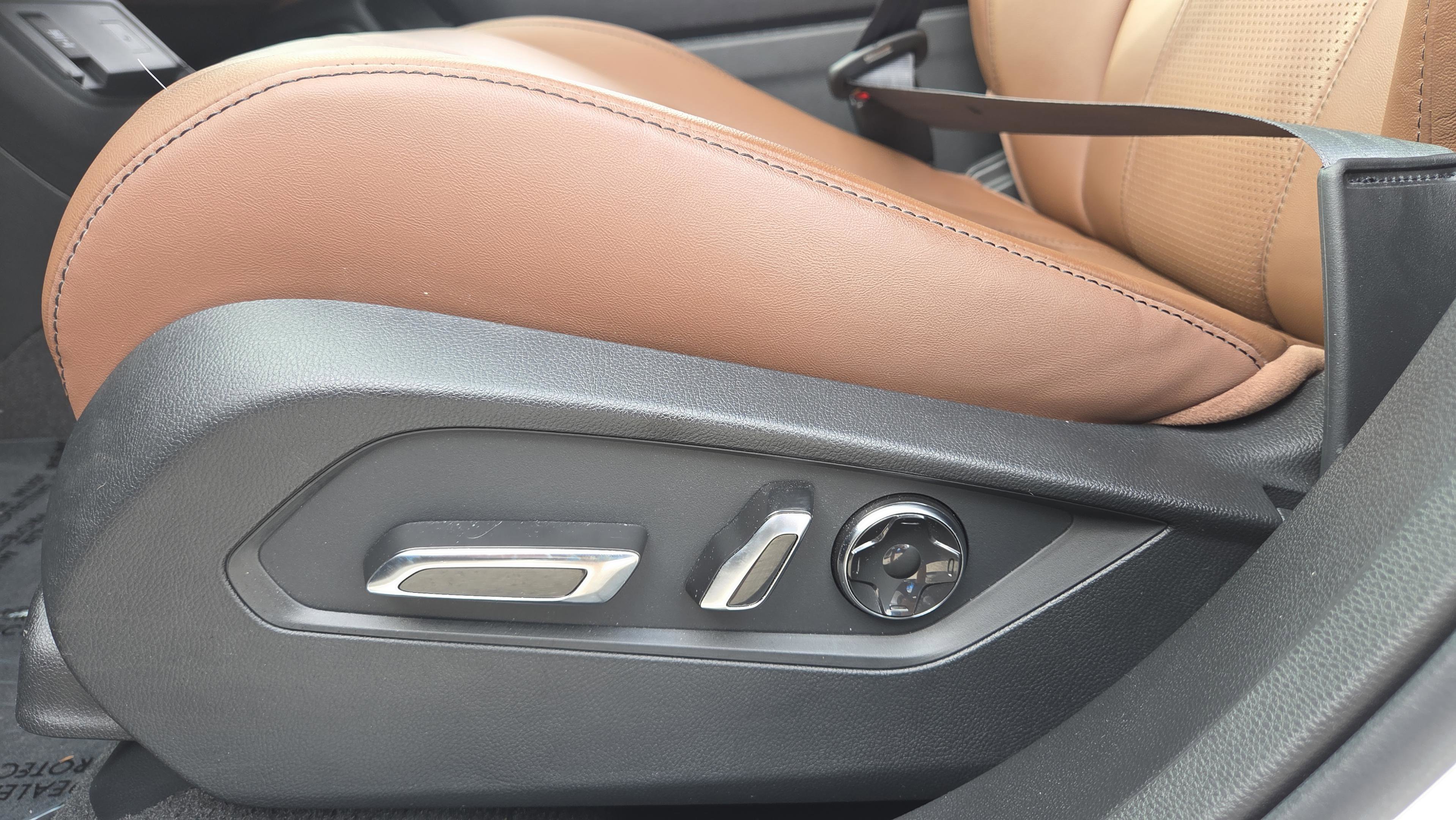 Used 2025 Acura RDX SH-AWD w/ Technology Package image 11