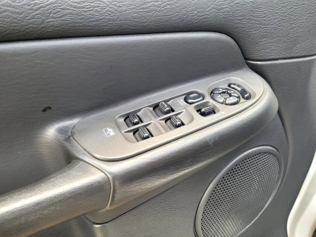 Used 2004 Dodge Ram 1500 Truck SLT image 18