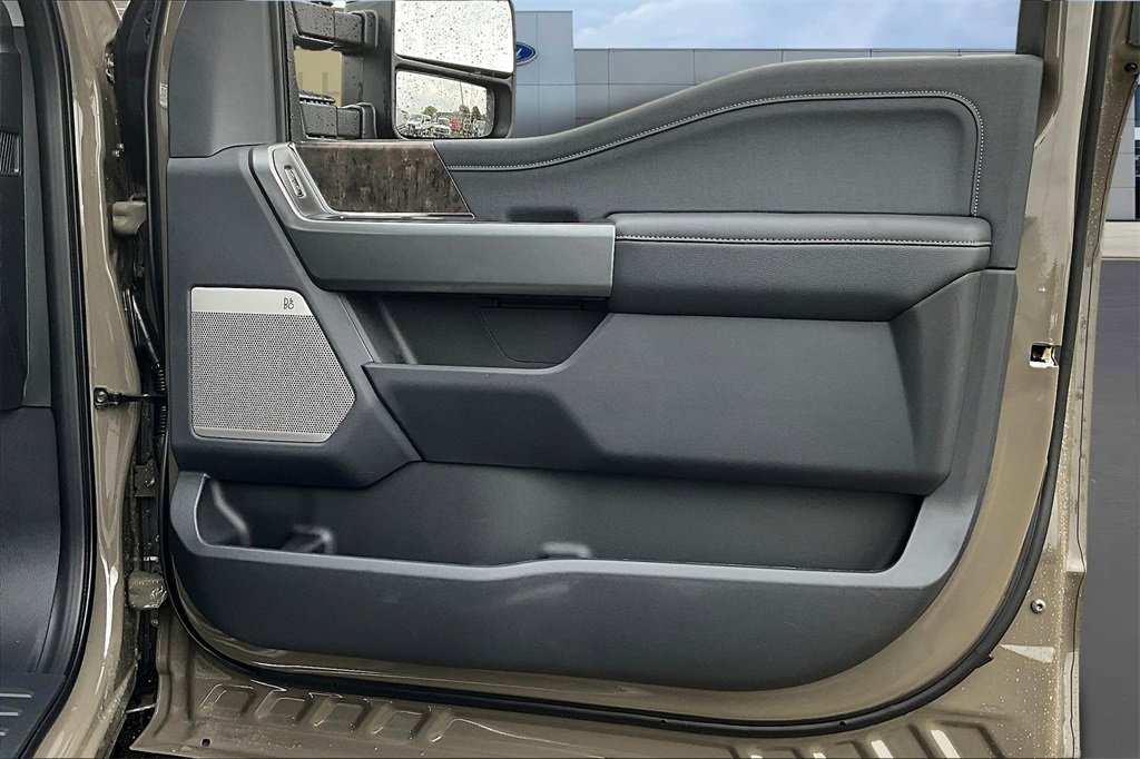 New 2026 Ford F250 Lariat w/ Chrome Package image 32