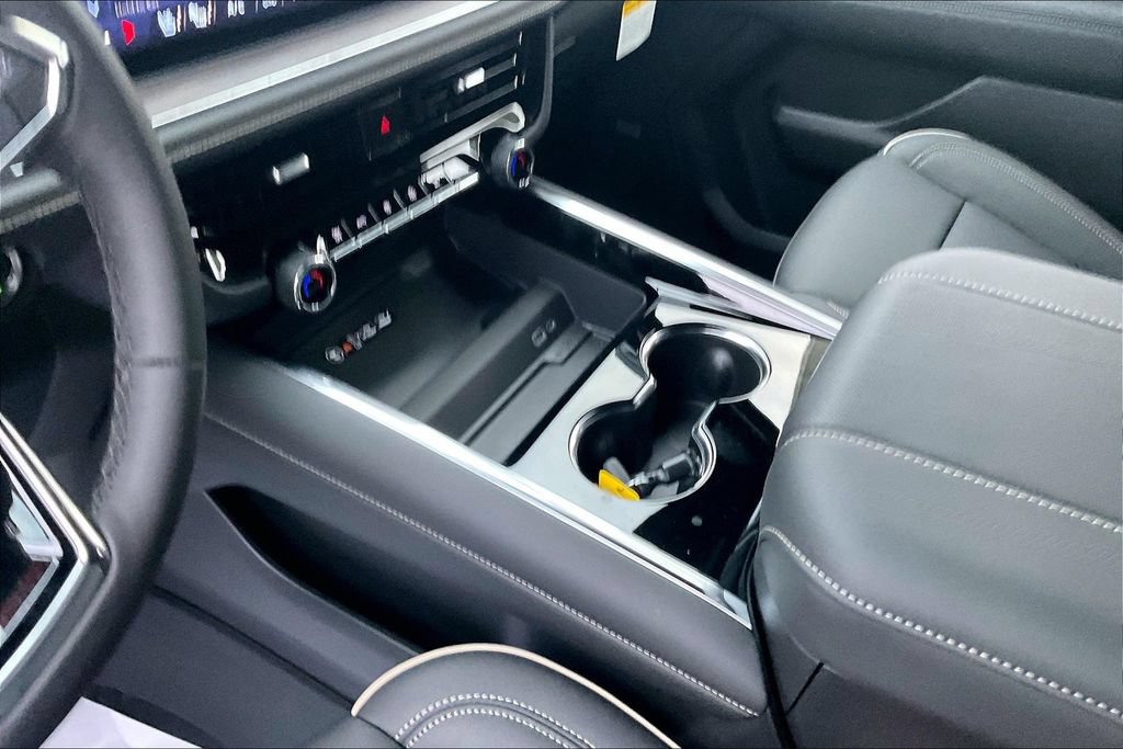 New 2025 Chevrolet Suburban Premier w/ Sun And Tow Package AWD/4WD image 23