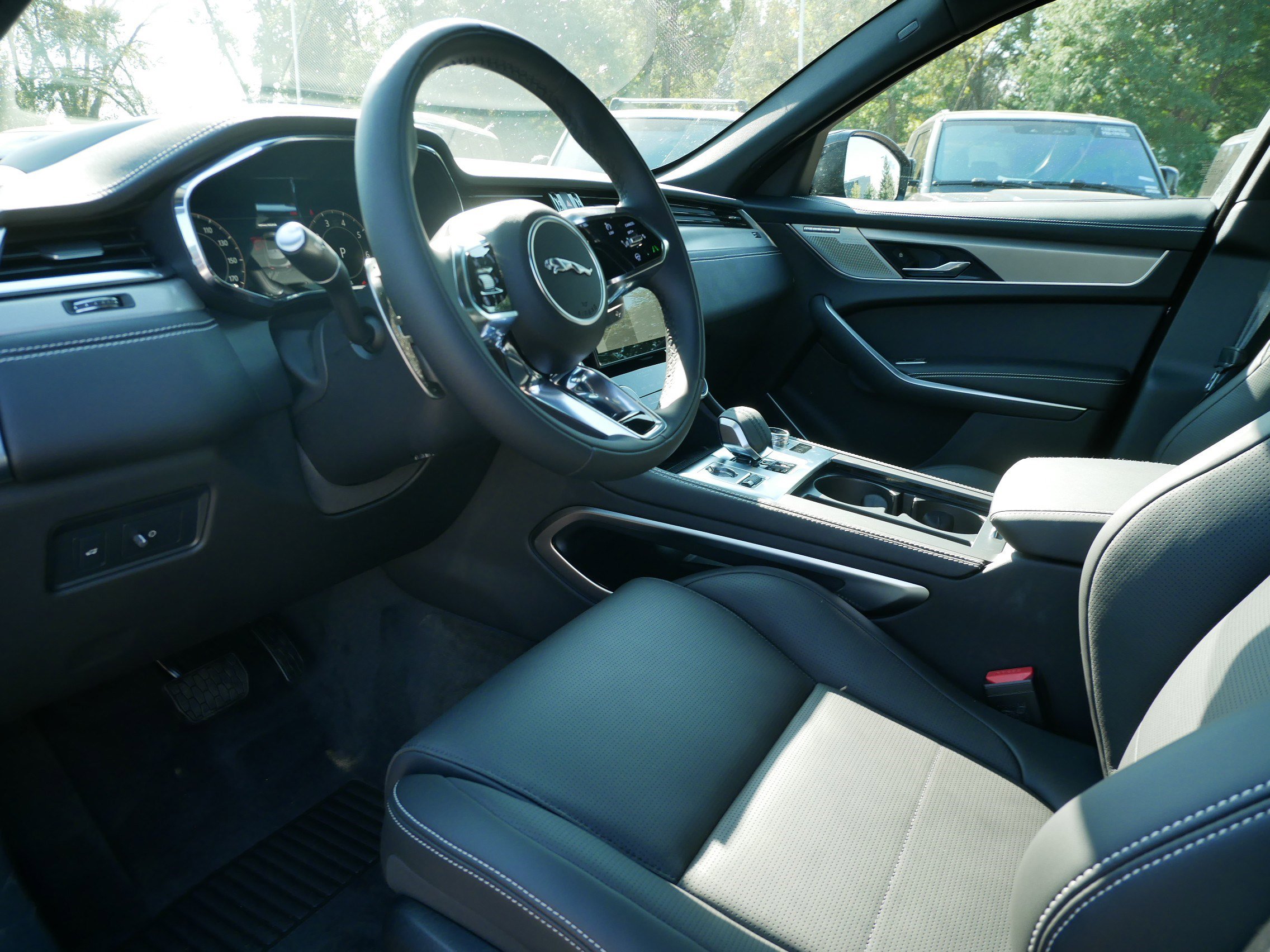 New 2026 Jaguar F-PACE R-Dynamic S image 3