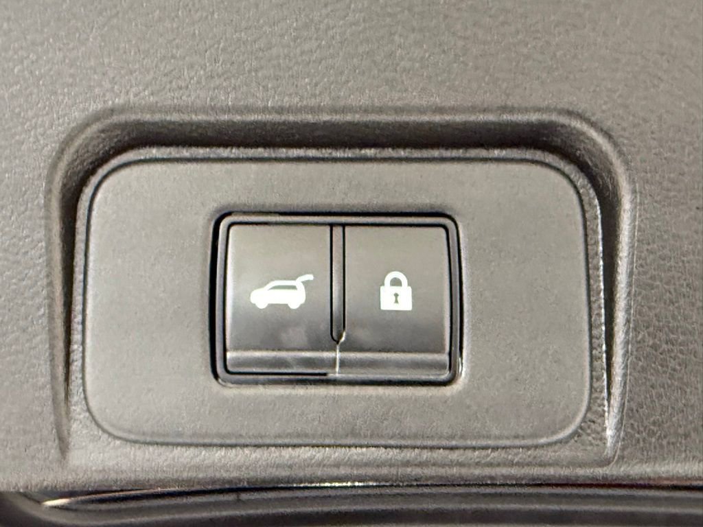 Used 2026 Nissan Rogue SL image 5