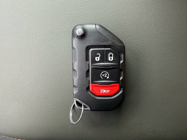 Used 2024 Jeep Gladiator Mojave AWD/4WD image 29