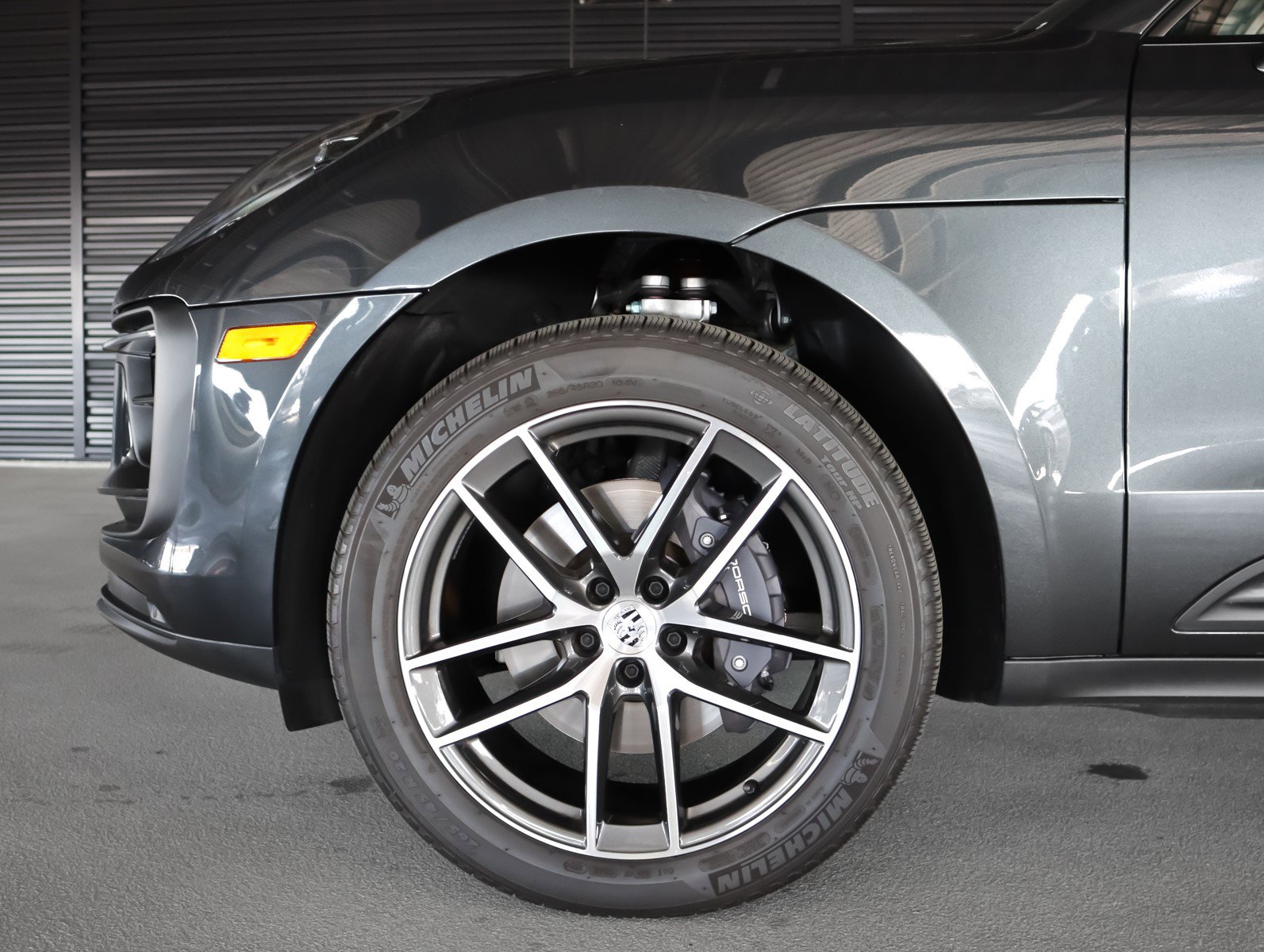 Used 2025 Porsche Macan image 12