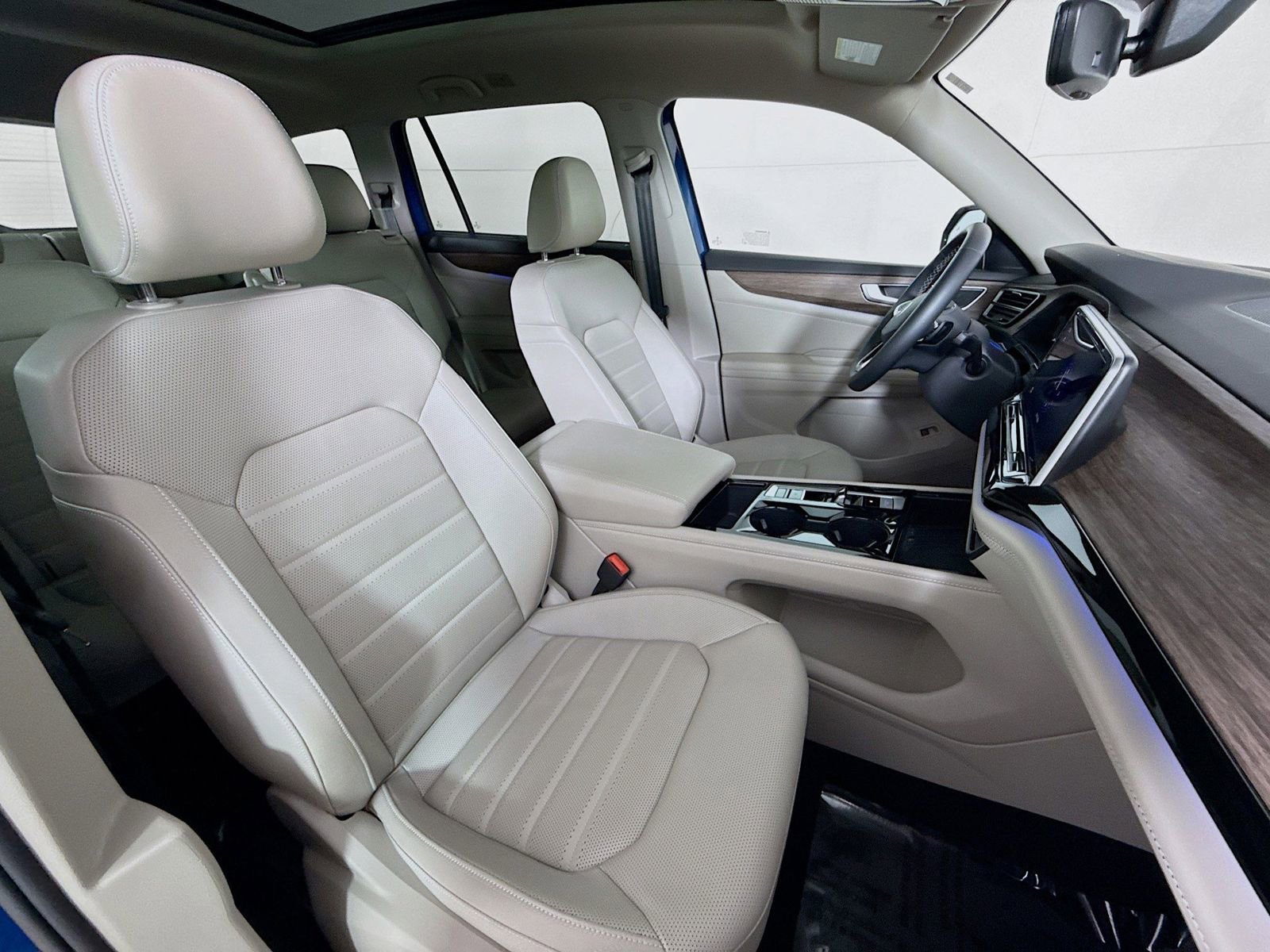 Used 2025 Volkswagen Atlas SEL image 27