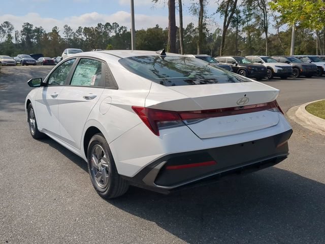 New 2026 Hyundai Elantra SE FWD image 7