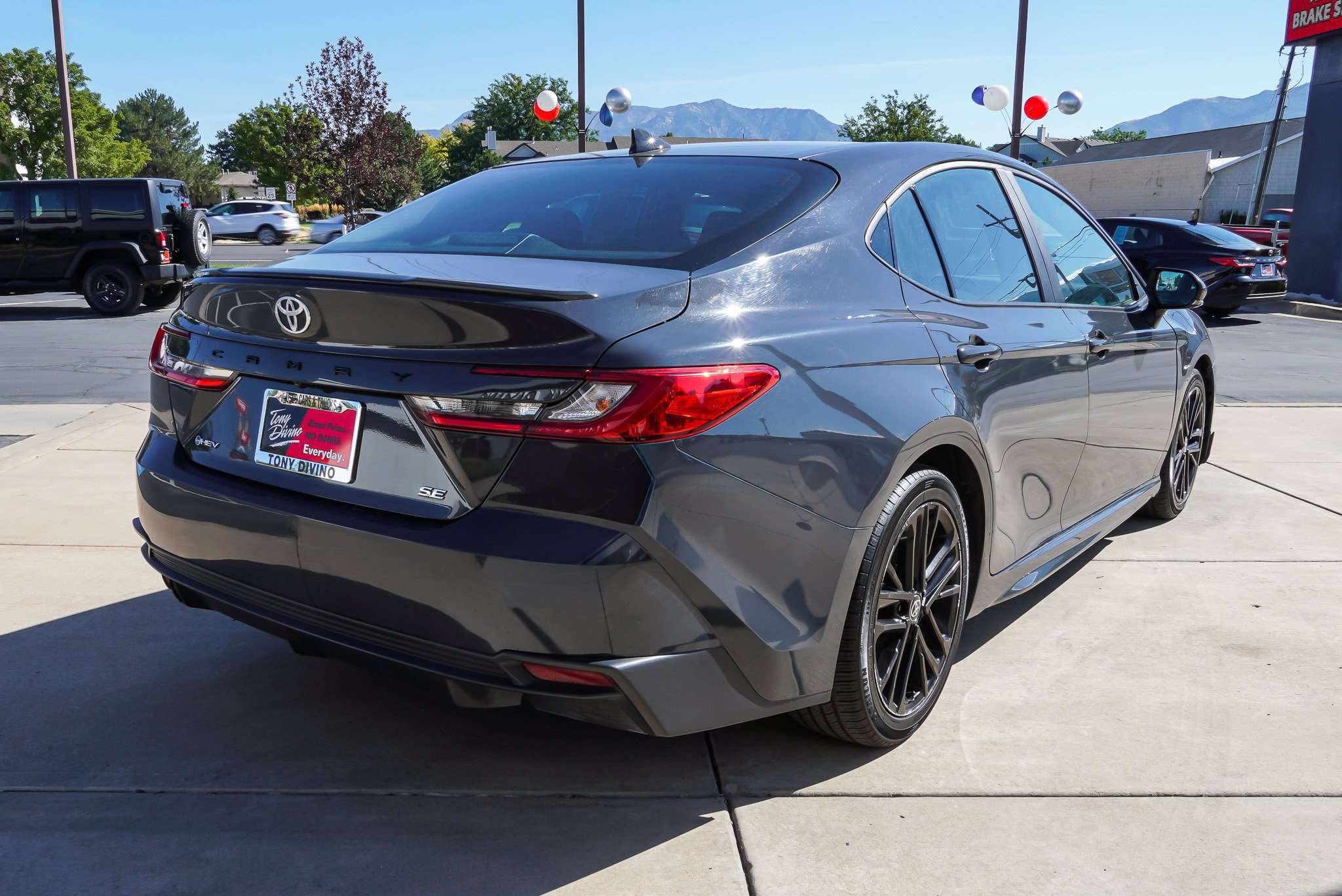 Used 2025 Toyota Camry SE FWD image 8