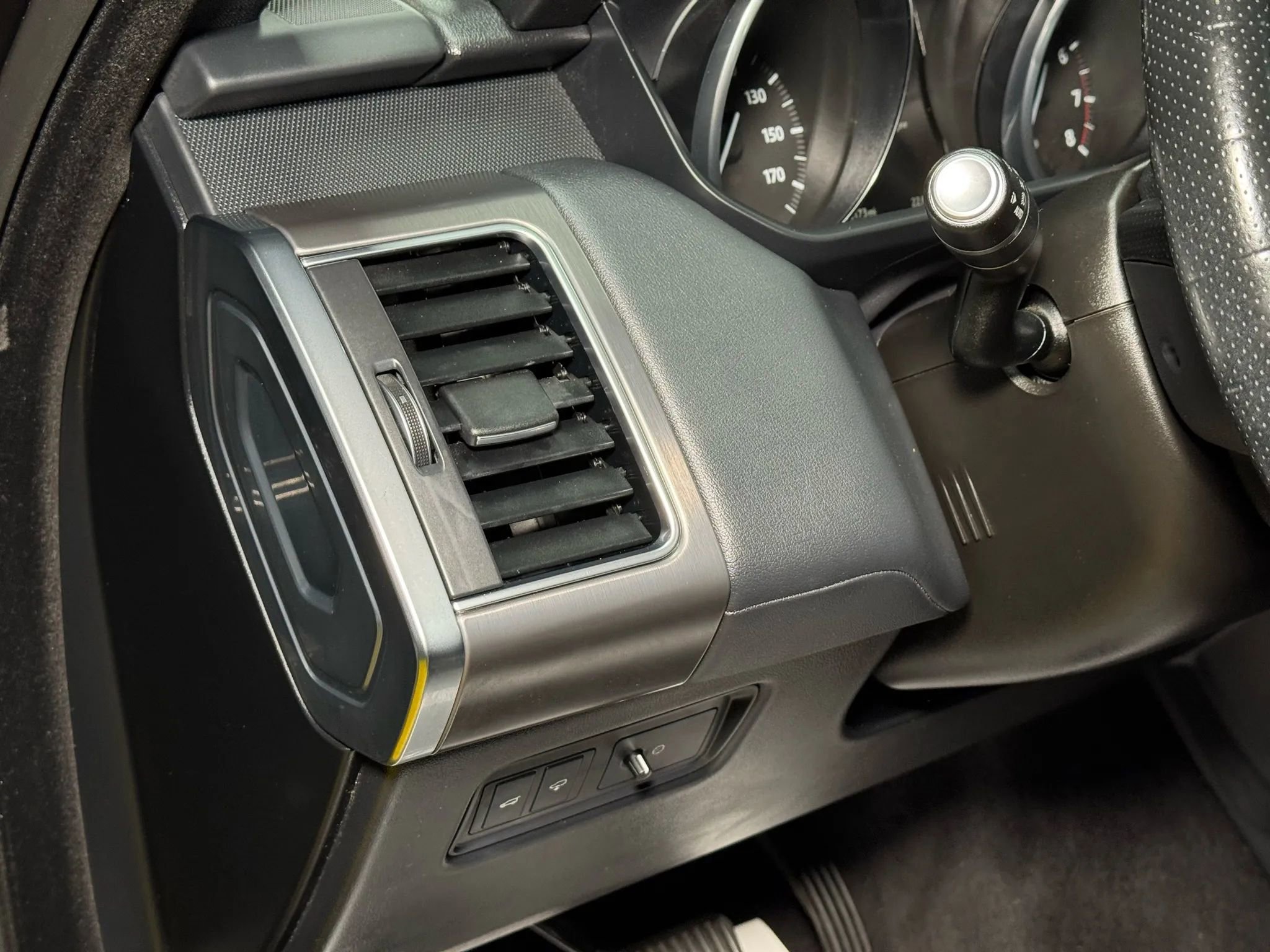 Used 2016 Land Rover Range Rover Sport SE image 40