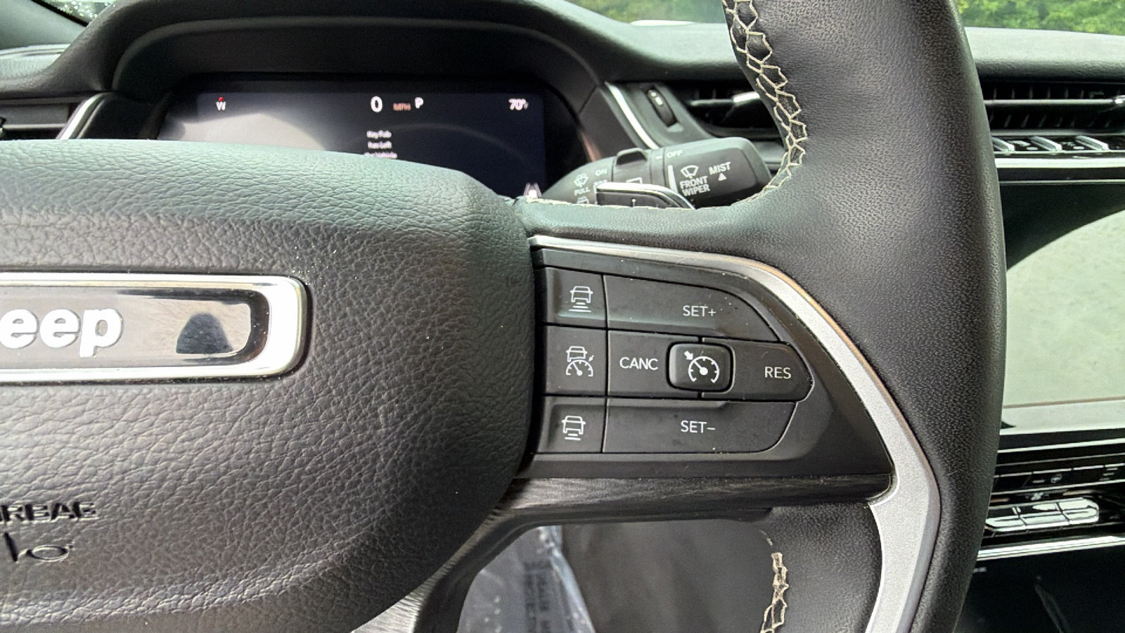 Used 2024 Jeep Grand Cherokee Laredo w/ Luxury Tech Group I AWD/4WD image 28