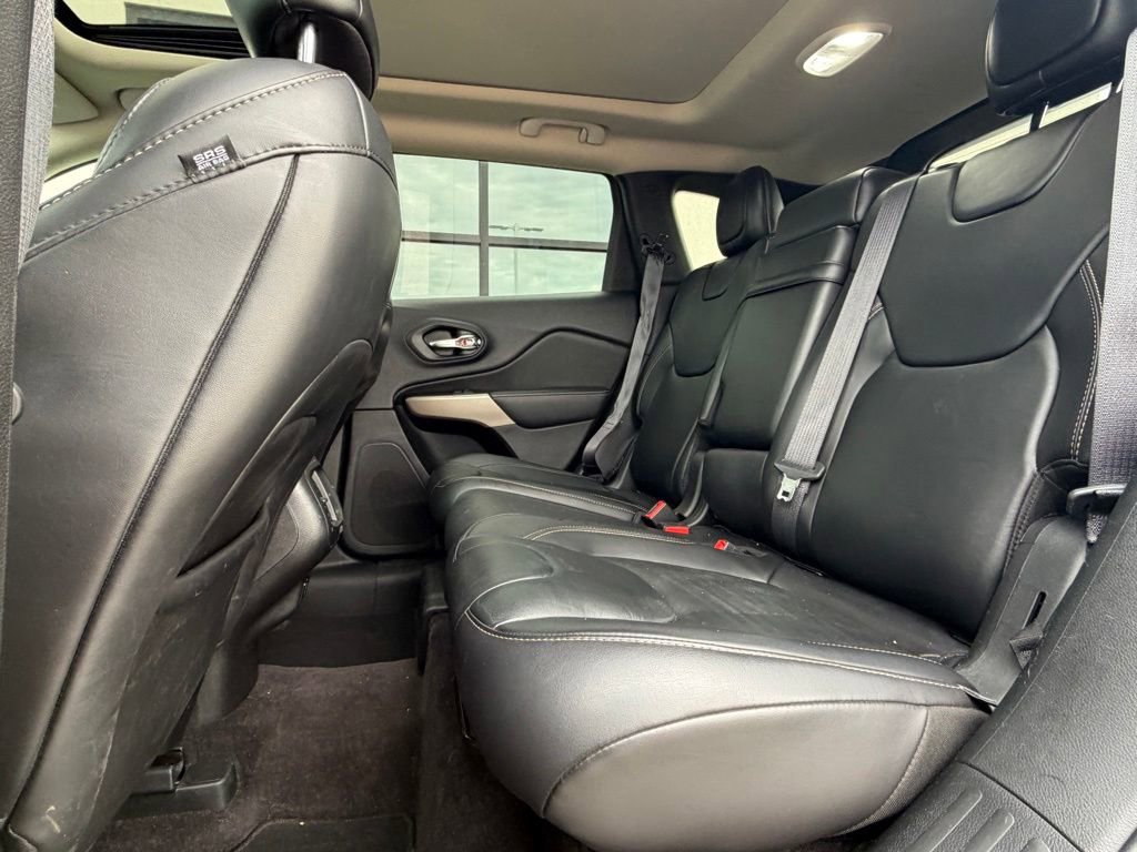 Used 2017 Jeep Cherokee High Altitude AWD/4WD image 8