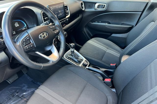 Used 2025 Hyundai Venue SEL image 10