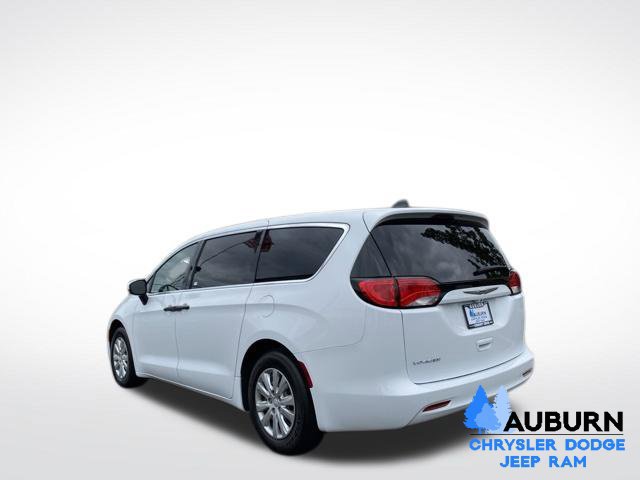 Used 2021 Chrysler Voyager L FWD image 5
