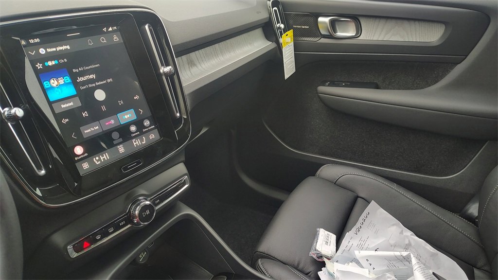 New 2026 Volvo XC40 B5 Plus w/ Climate Package image 25