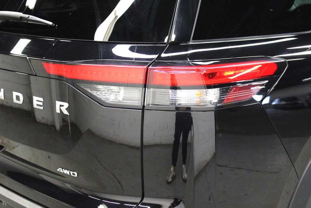 Used 2025 Nissan Pathfinder SV AWD/4WD image 45