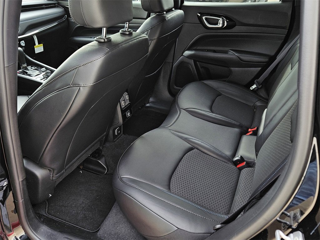 New 2026 Jeep Compass Latitude image 11