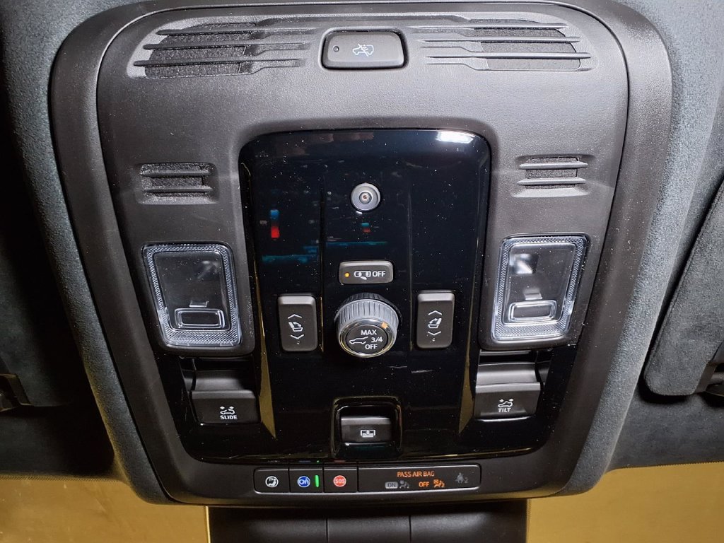 New 2027 Cadillac Escalade Platinum Sport w/ LPO, Floor Liner Package AWD/4WD image 17