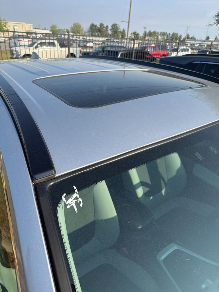 Used 2022 Toyota RAV4 XLE image 3