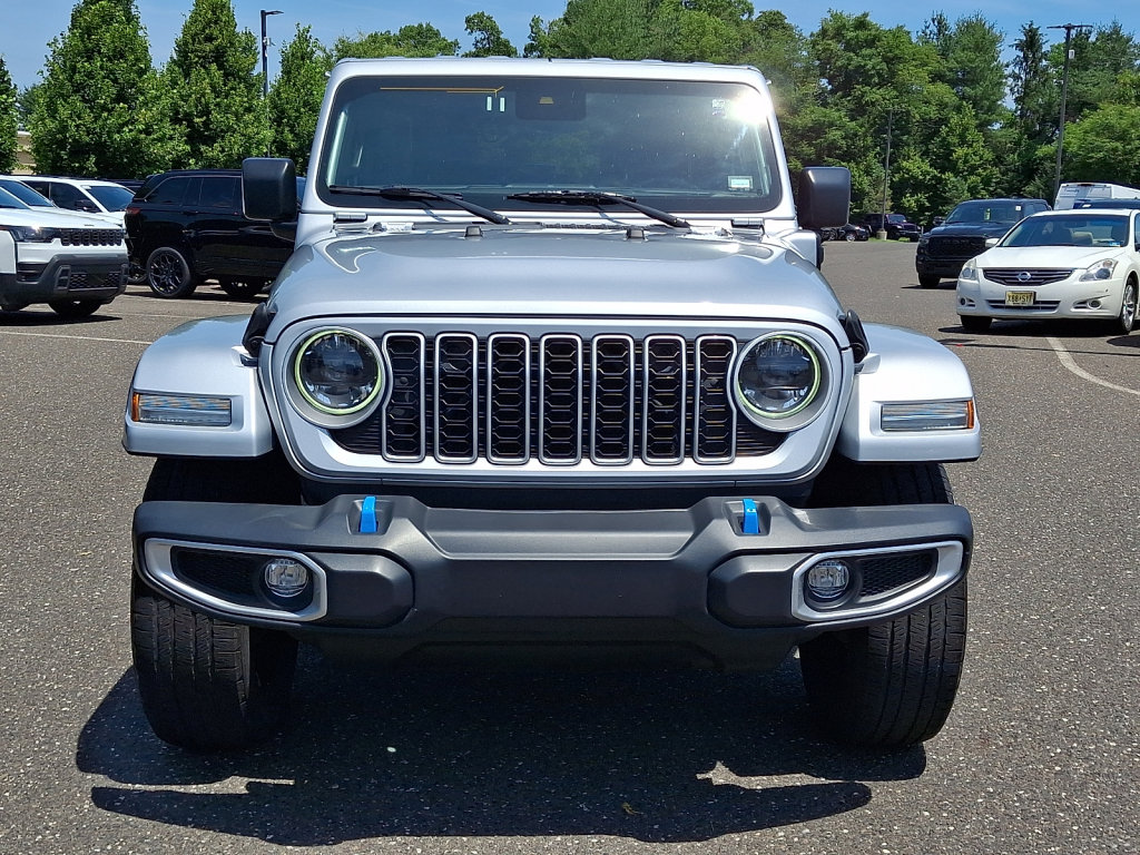 Used 2024 Jeep Wrangler Unlimited Sahara AWD/4WD image 8