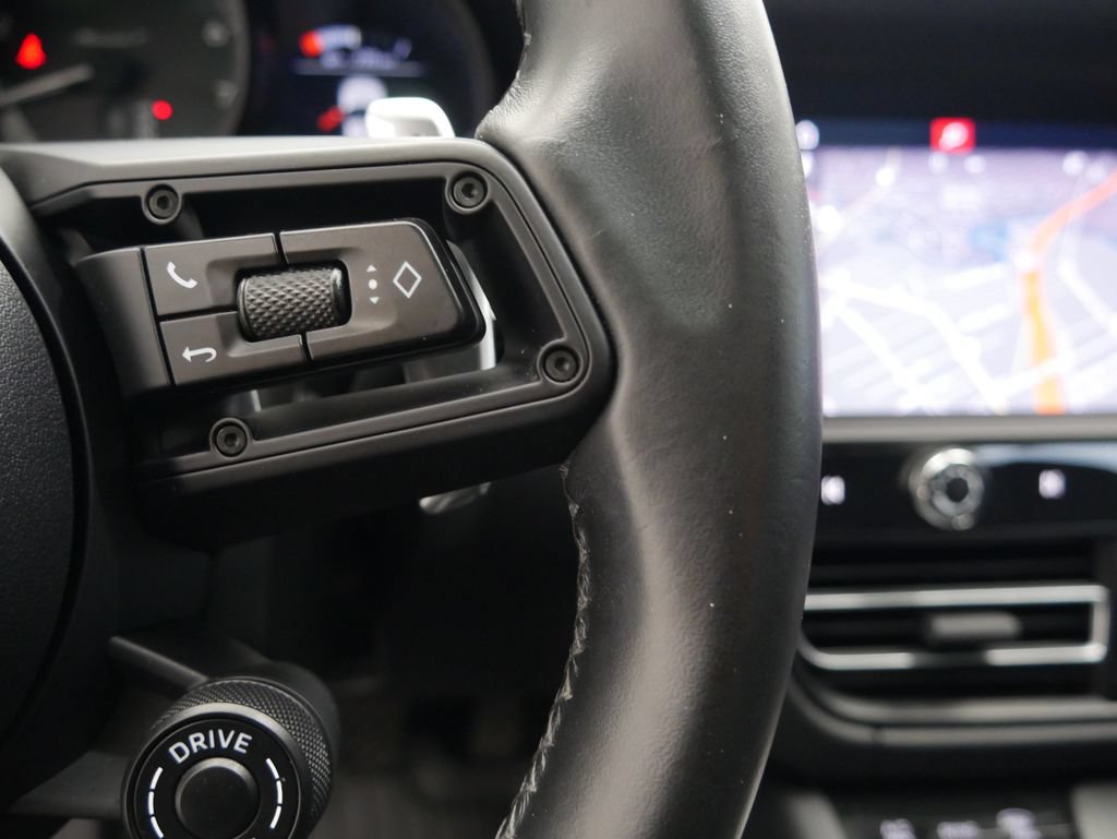 Certified 2023 Porsche Macan Turbo AWD/4WD image 37
