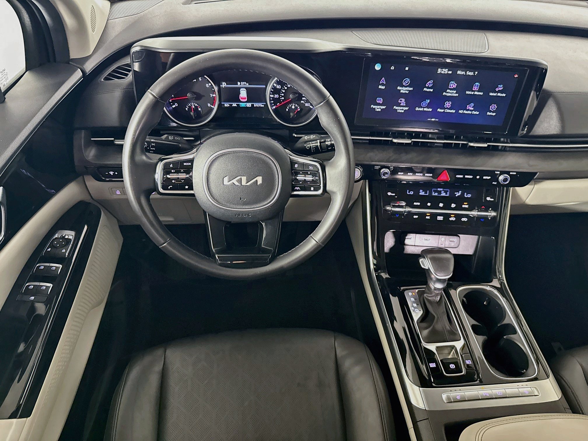 Used 2023 Kia Carnival EX FWD image 27