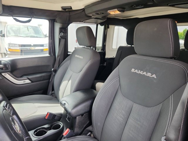 Used 2018 Jeep Wrangler Unlimited Sahara AWD/4WD image 36